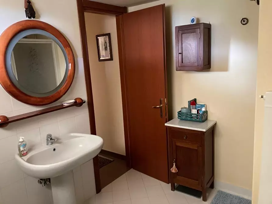 Immagine 4 di Villa in vendita  a Castelnuovo Magra