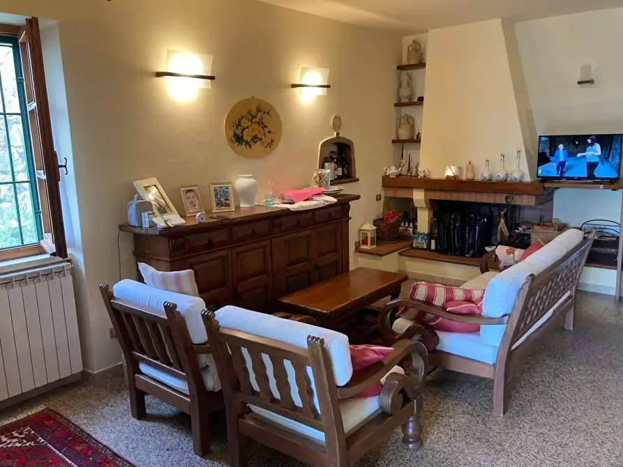 Immagine 8 di Villa in vendita  a Castelnuovo Magra