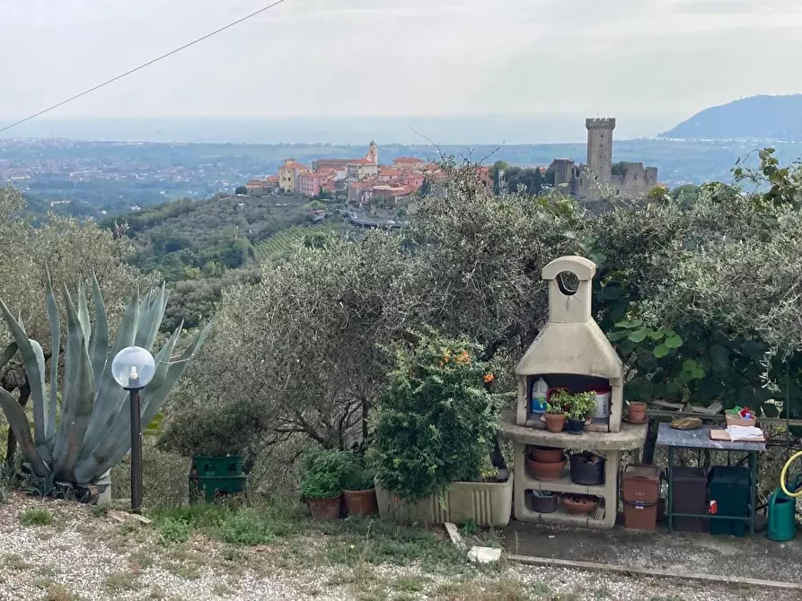 Immagine 1 di Villa in vendita  a Castelnuovo Magra