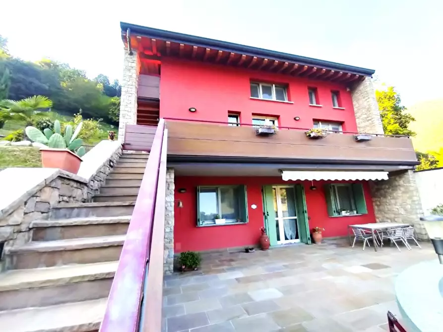 Immagine 41 di Villa in vendita  a Palazzago