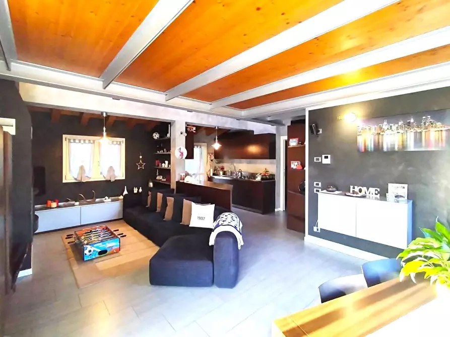 Immagine 25 di Villa in vendita  a Palazzago