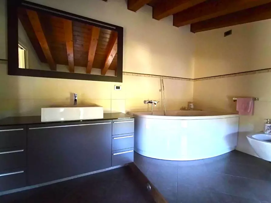 Immagine 34 di Villa in vendita  a Palazzago