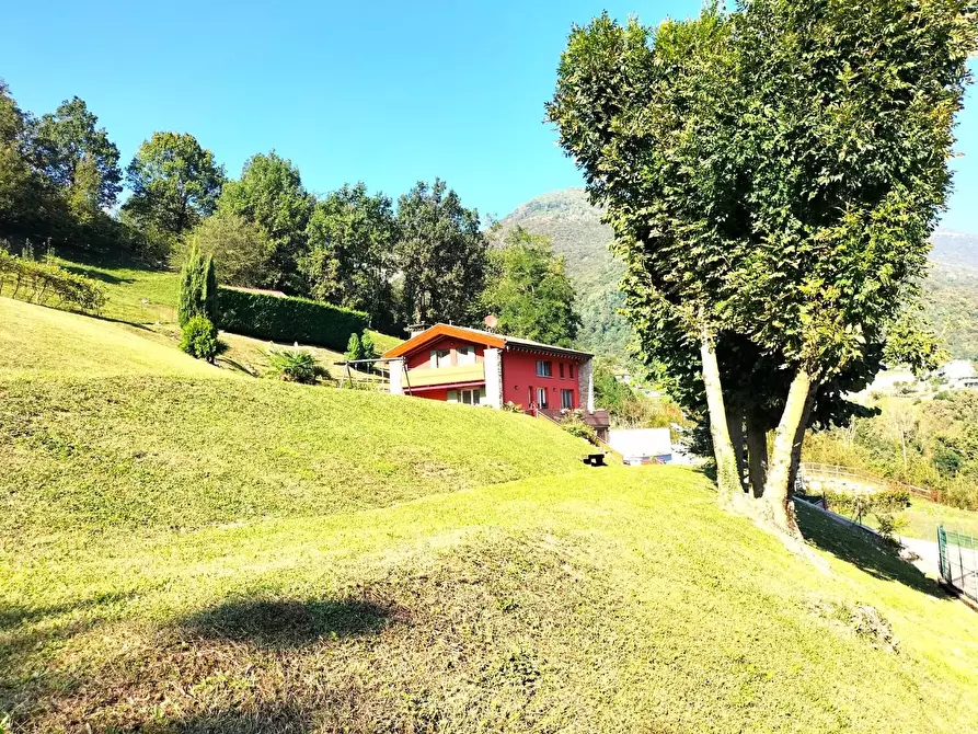 Immagine 37 di Villa in vendita  a Palazzago