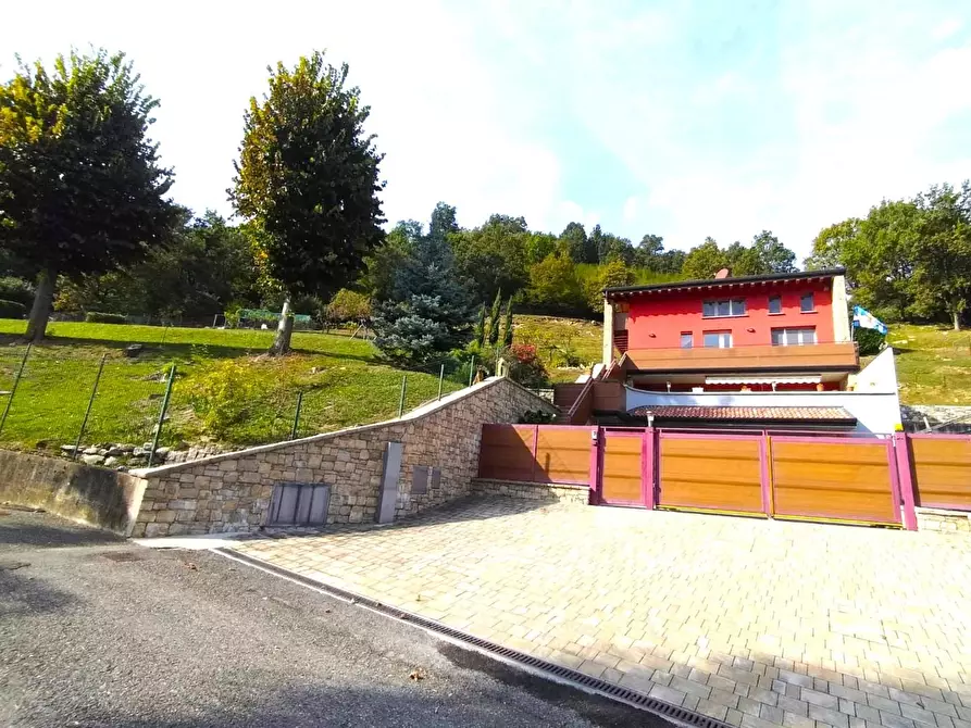 Immagine 40 di Villa in vendita  a Palazzago