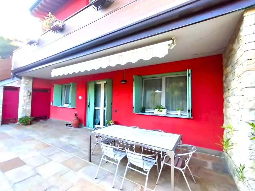 Immagine 21 di Villa in vendita  a Palazzago