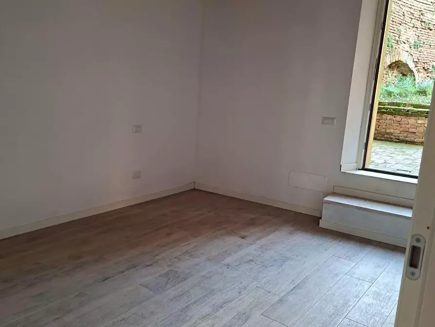Immagine 8 di Appartamento in vendita  a Siena