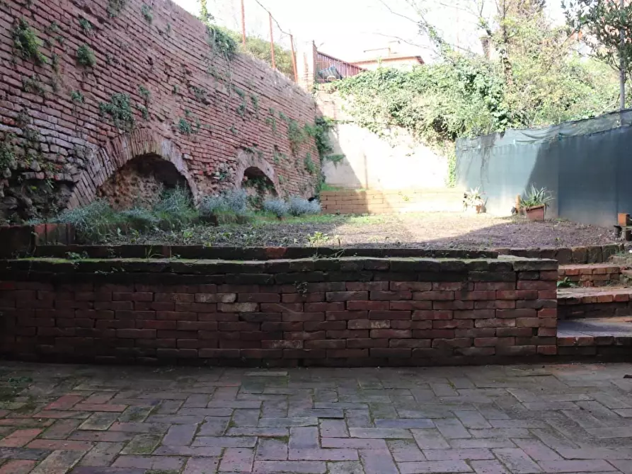 Immagine 9 di Appartamento in vendita  a Siena