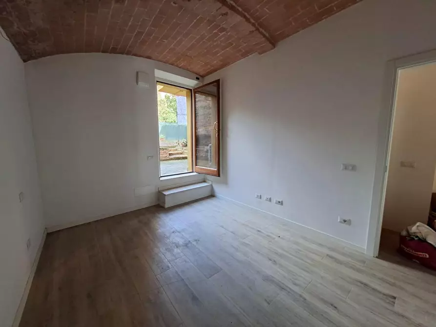 Immagine 4 di Appartamento in vendita  a Siena
