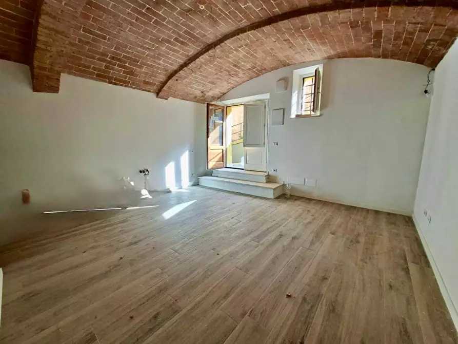 Immagine 3 di Appartamento in vendita  a Siena