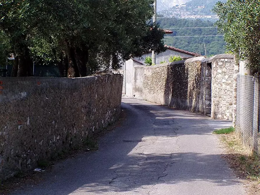 Immagine 2 di Porzione di casa in vendita  a Seravezza