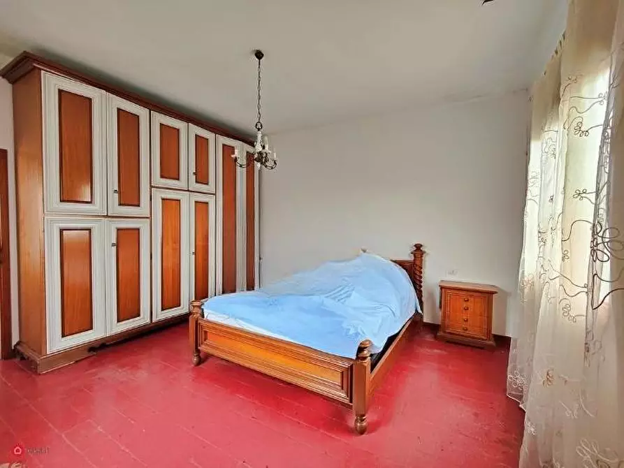 Immagine 10 di Porzione di casa in vendita  a Seravezza