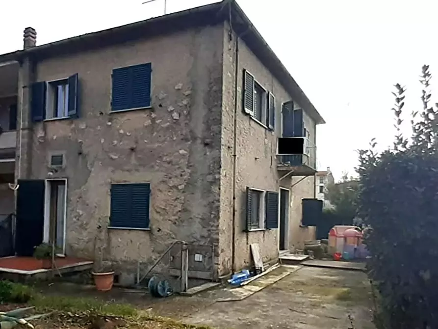 Immagine 1 di Porzione di casa in vendita  a Seravezza