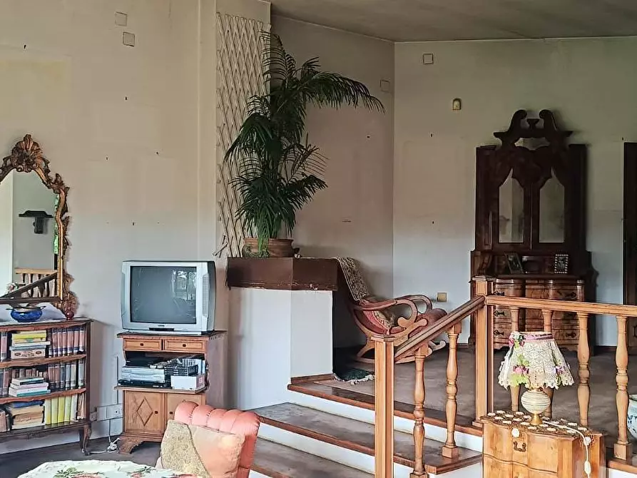 Immagine 9 di Villa in vendita  a San Giuliano Terme