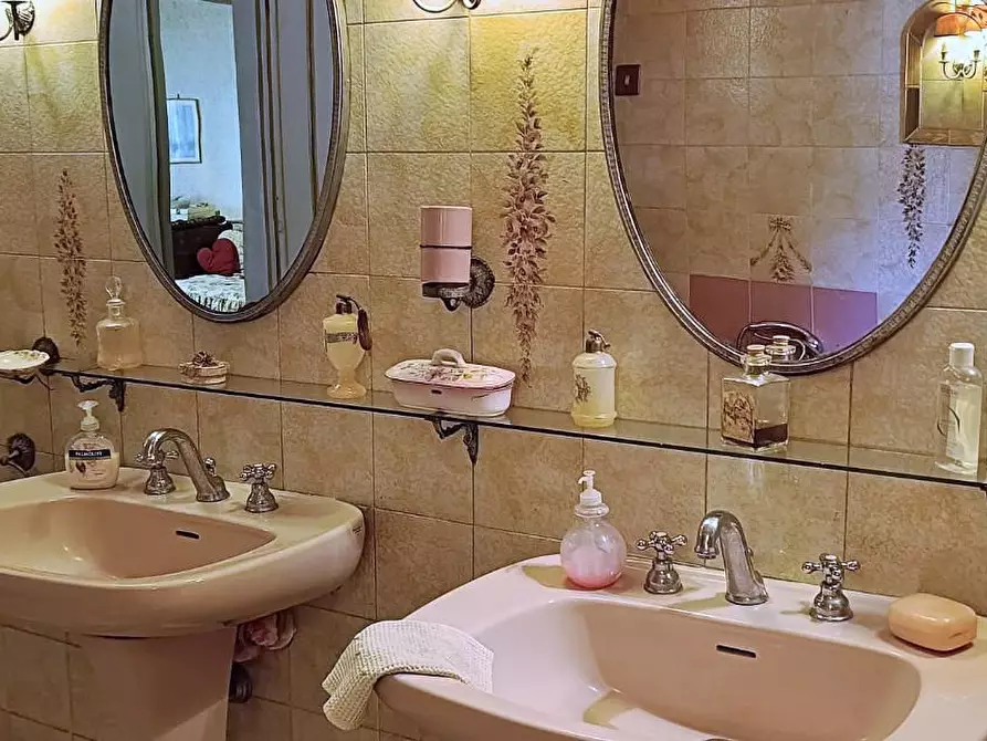 Immagine 28 di Villa in vendita  a San Giuliano Terme