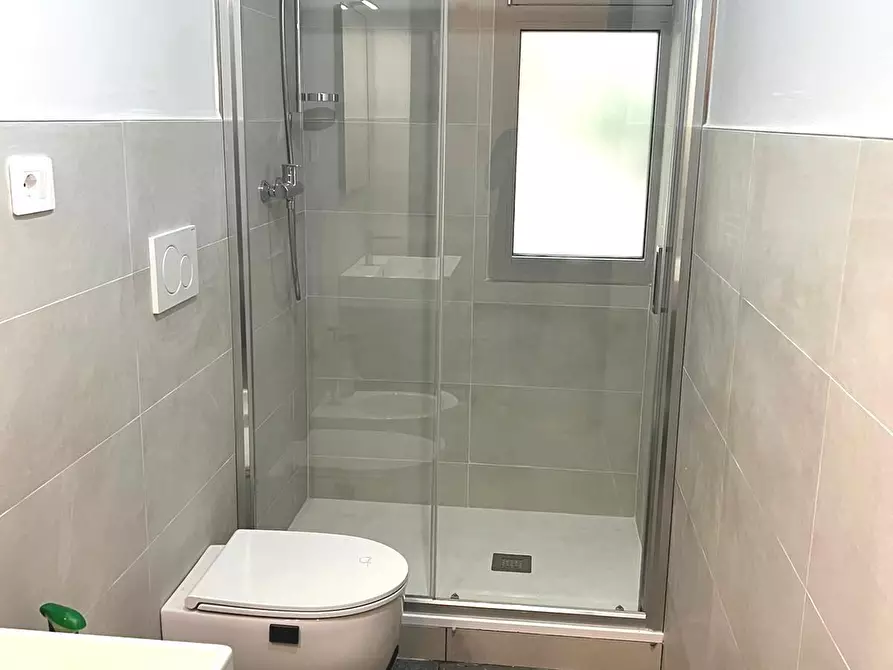 Immagine 6 di Locale commerciale in affitto  a Firenze