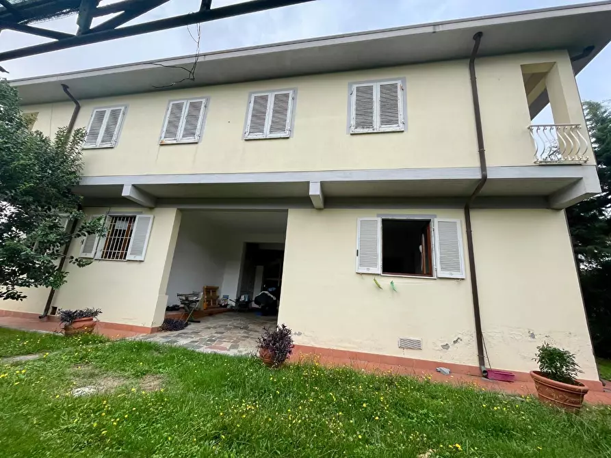 Immagine 16 di Attività artigianale in vendita  a Massa