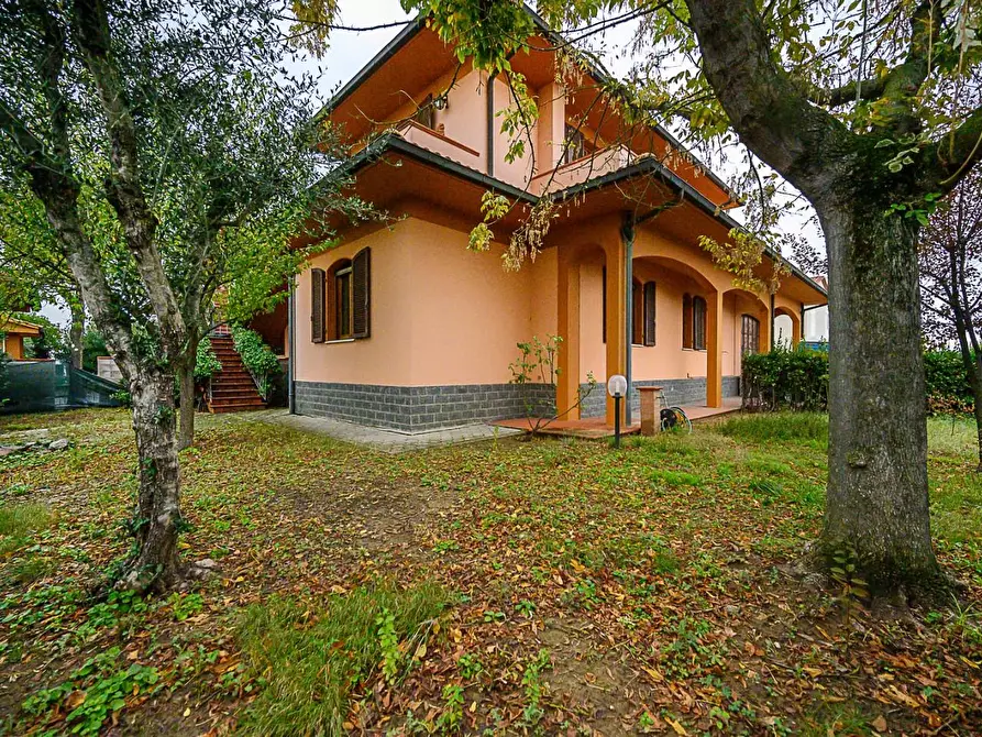 Immagine 1 di Villa in vendita  a Calcinaia