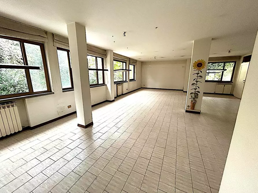 Immagine 13 di Ufficio in vendita  a Vinci