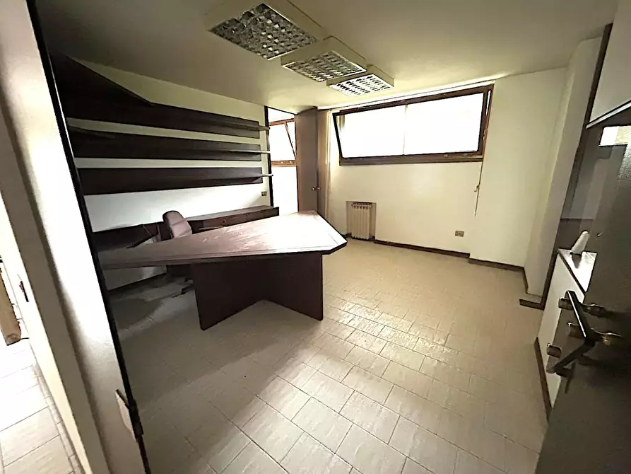 Immagine 7 di Ufficio in vendita  a Vinci