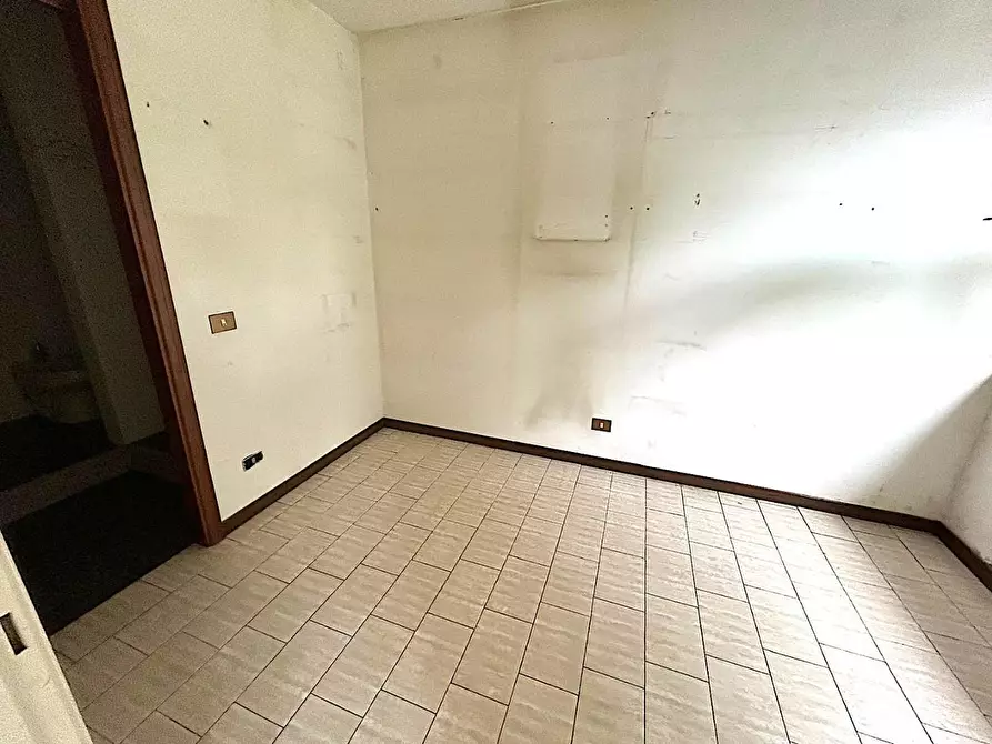 Immagine 14 di Ufficio in vendita  a Vinci