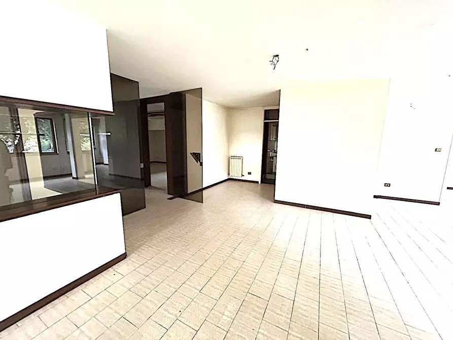 Immagine 8 di Ufficio in vendita  a Vinci