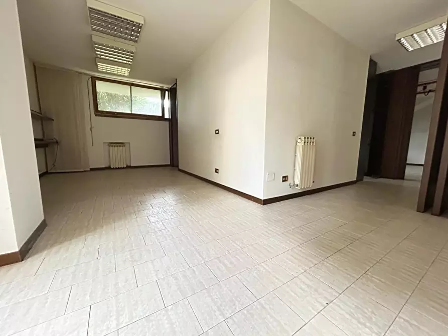 Immagine 9 di Ufficio in vendita  a Vinci