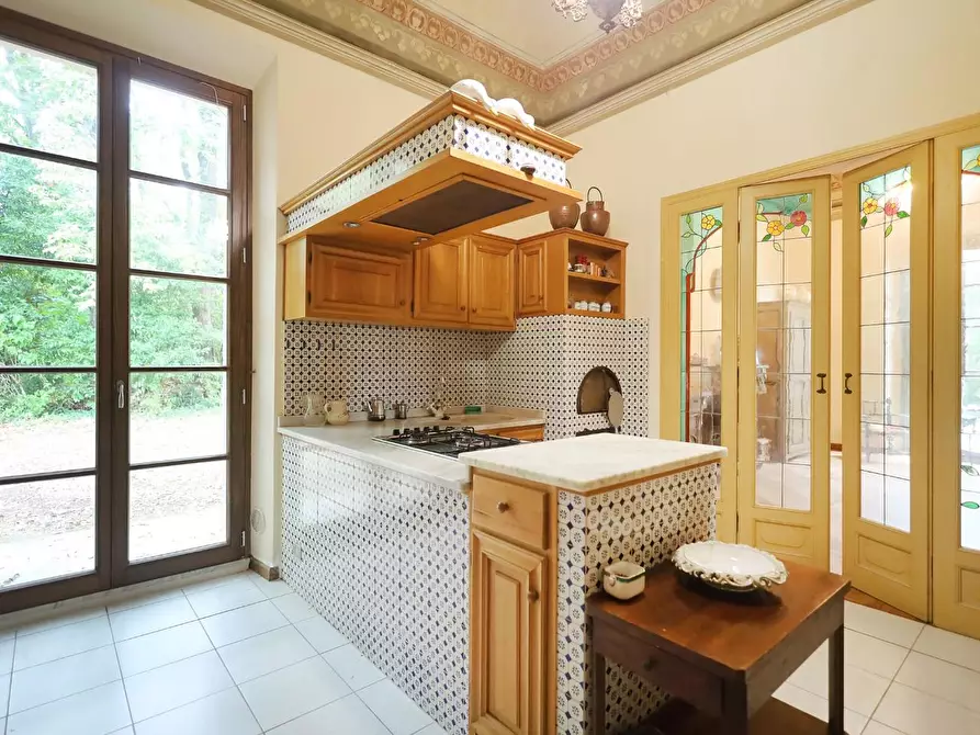 Immagine 11 di Villa in vendita  a Pisa