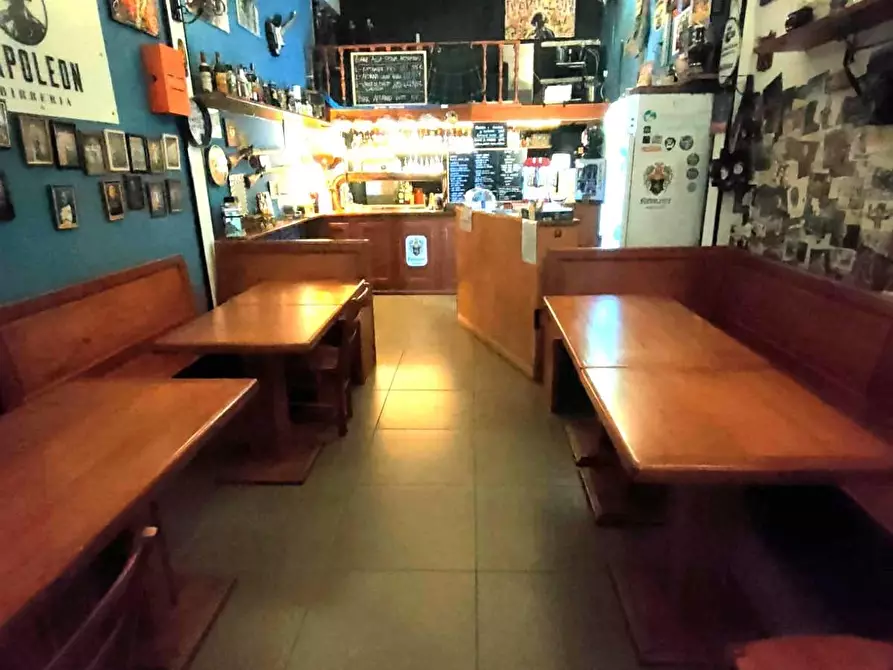 Immagine 2 di Locale commerciale in affitto  a Massa