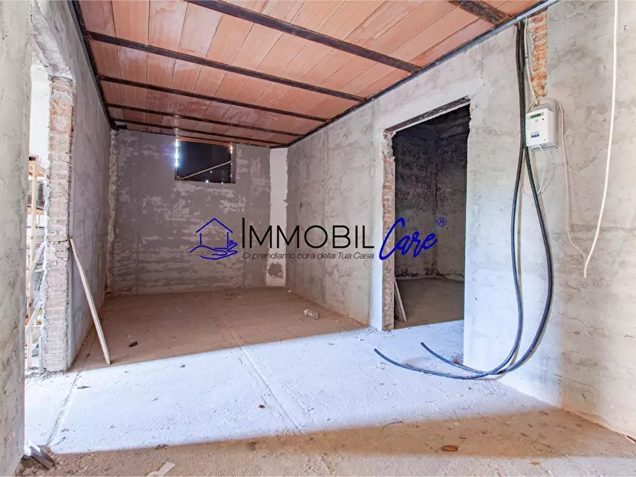 Immagine 11 di Appartamento in vendita  a Livorno