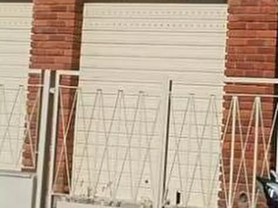 Immagine 2 di Garage in affitto  a Pisa