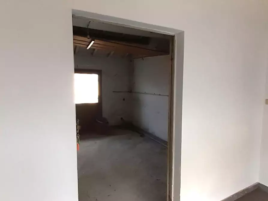 Immagine 30 di Appartamento in vendita  a Pontedera