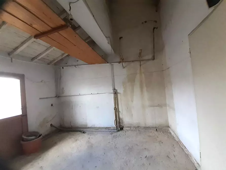 Immagine 34 di Appartamento in vendita  a Pontedera