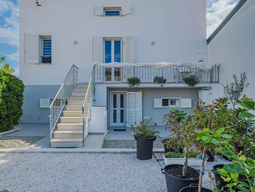 Immagine 37 di Casa indipendente in vendita  a Pisa