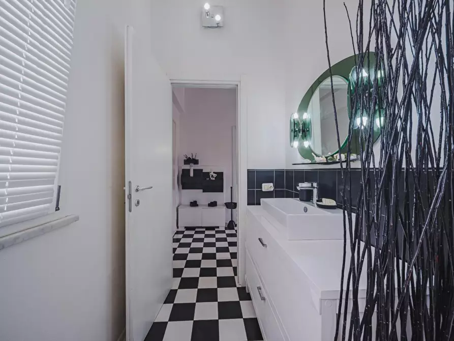 Immagine 12 di Casa indipendente in vendita  a Pisa