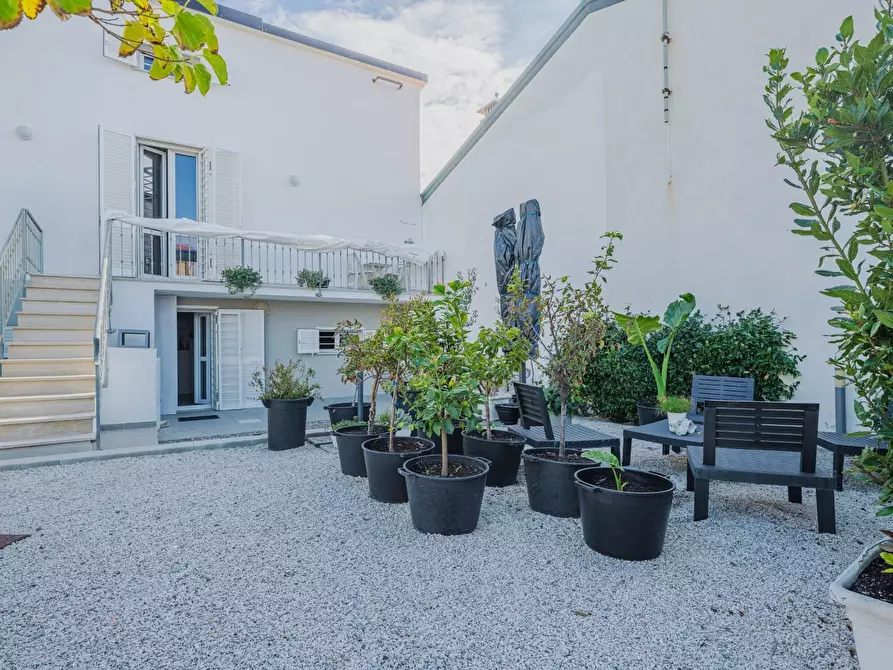 Immagine 35 di Casa indipendente in vendita  a Pisa