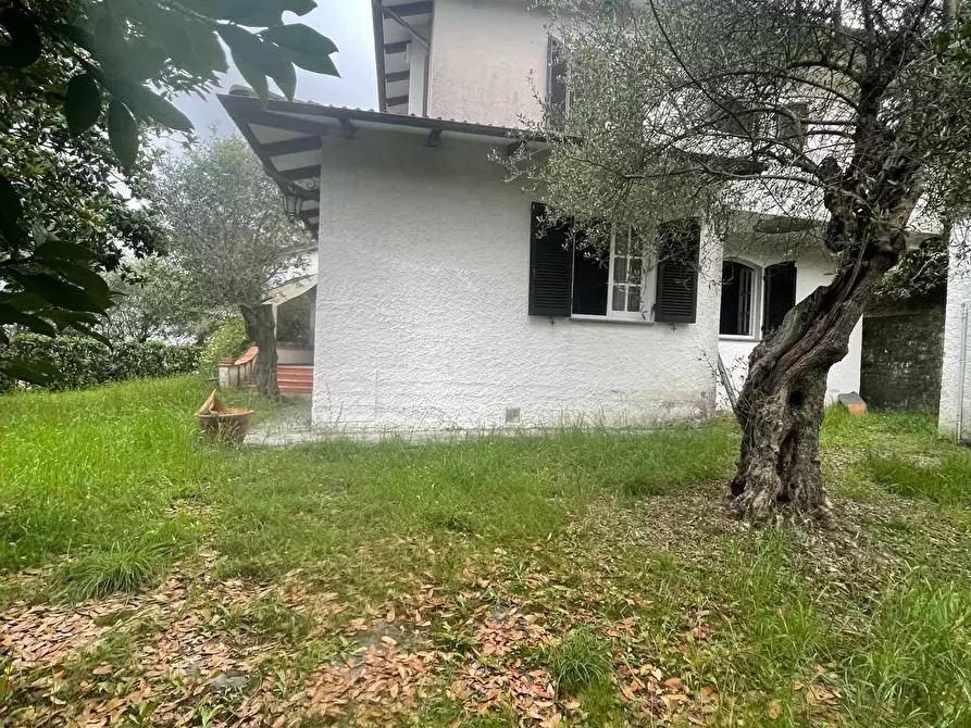 Immagine 1 di Villa in vendita  a Carrara