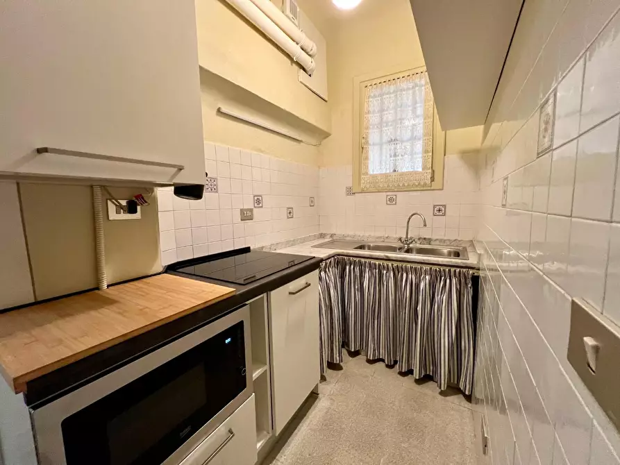 Immagine 7 di Appartamento in affitto  a Lucca