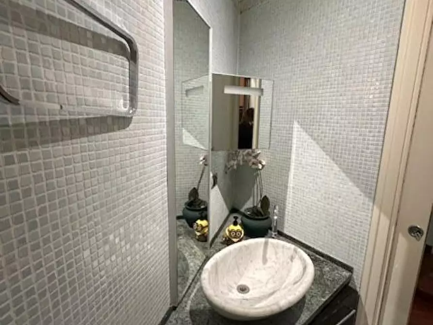 Immagine 17 di Appartamento in vendita  a Massa