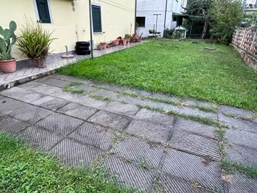 Immagine 12 di Villa in vendita  a Vecchiano