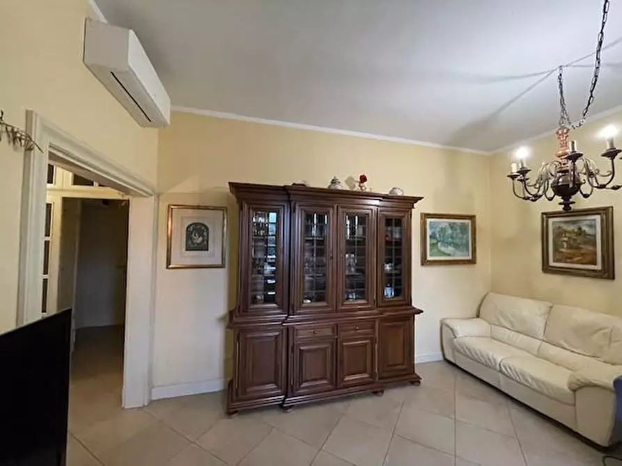 Immagine 5 di Villa in vendita  a Vecchiano