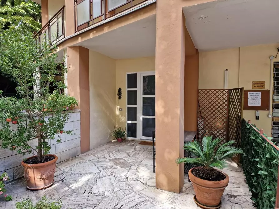 Immagine 36 di Appartamento in vendita  a Siena