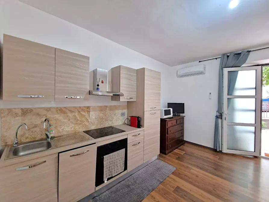 Immagine 11 di Appartamento in vendita  a Siena