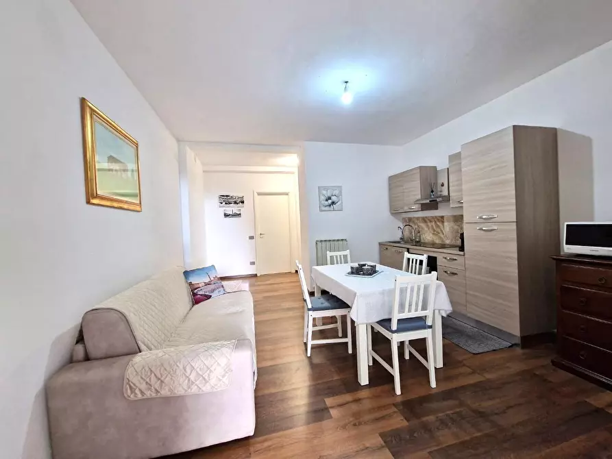 Immagine 2 di Appartamento in vendita  a Siena