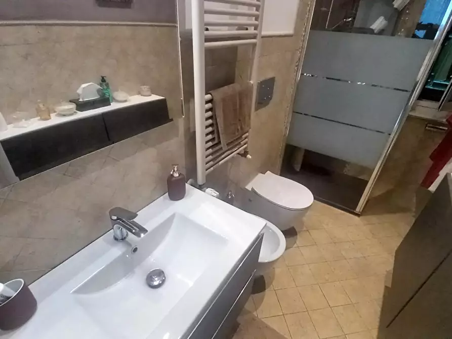 Immagine 21 di Appartamento in vendita  a Livorno