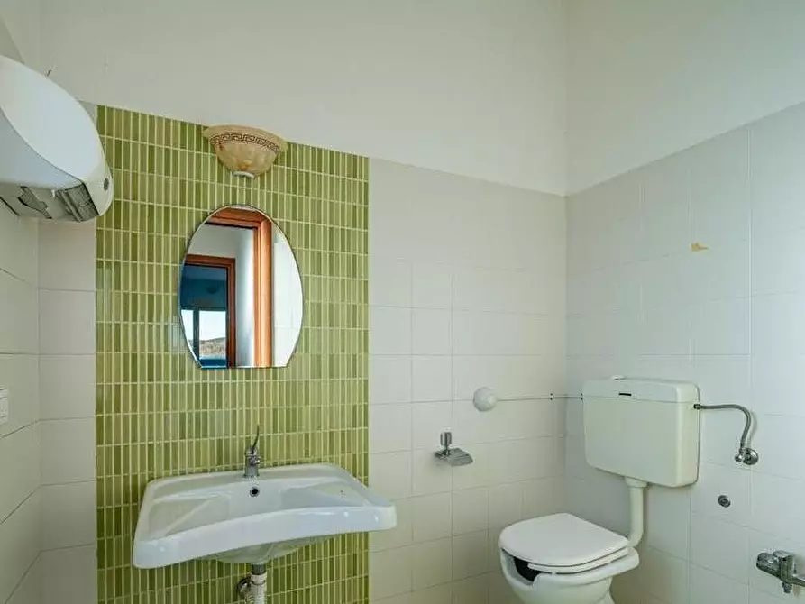 Immagine 7 di Negozio in vendita  a Chiusdino