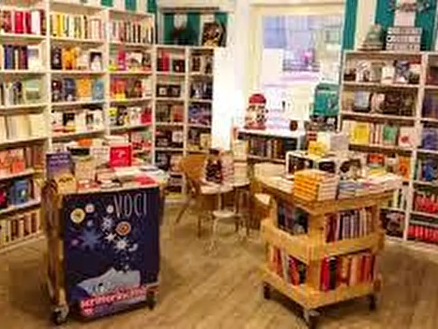 Immagine 5 di Attività commerciale in vendita  a Crespina Lorenzana