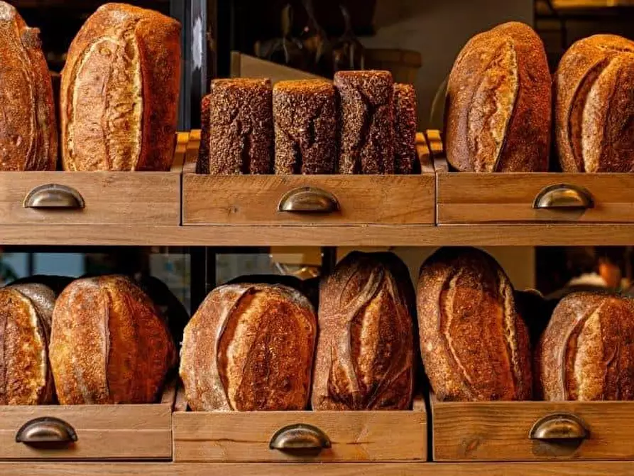 Immagine 2 di Attività commerciale in vendita  a Prato