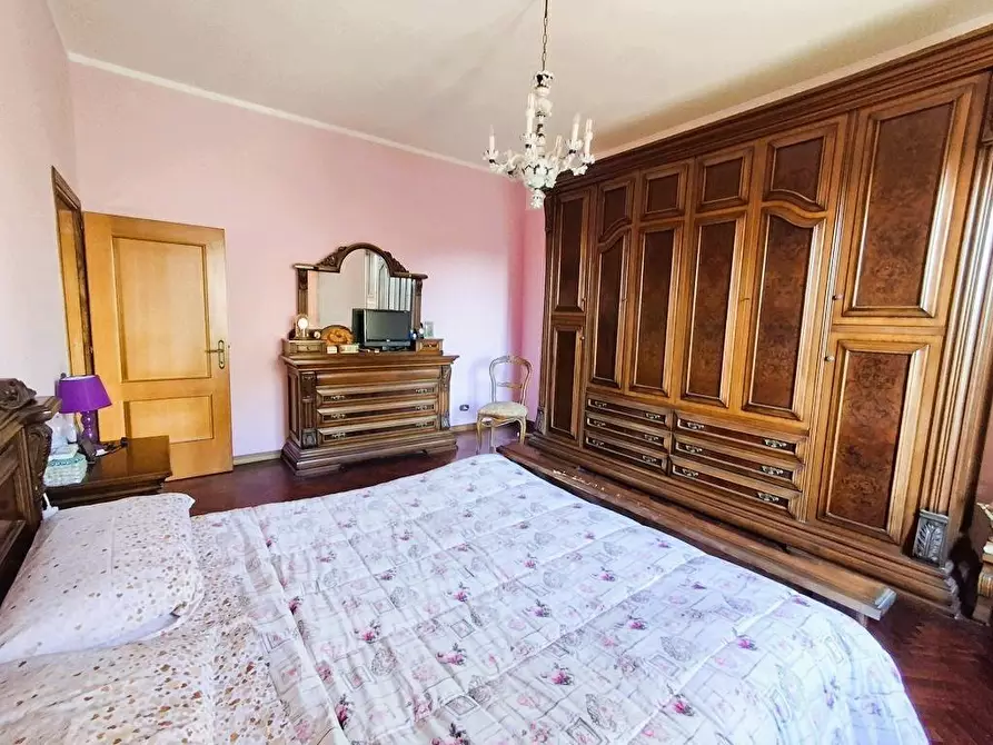 Immagine 34 di Villa in vendita  a Capannori