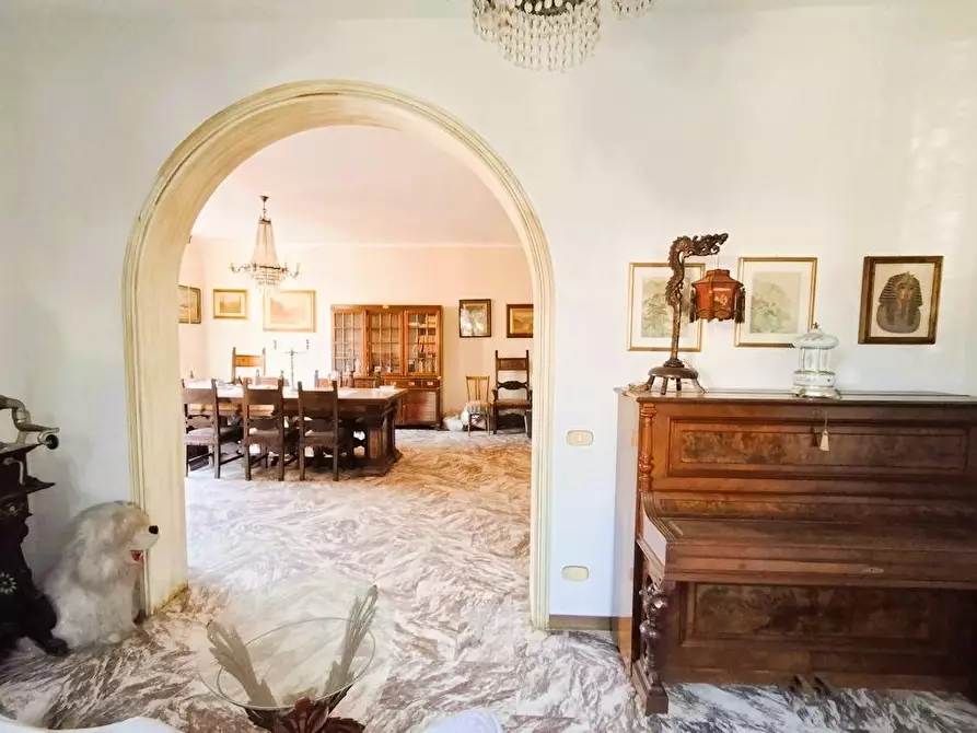 Immagine 15 di Villa in vendita  a Capannori
