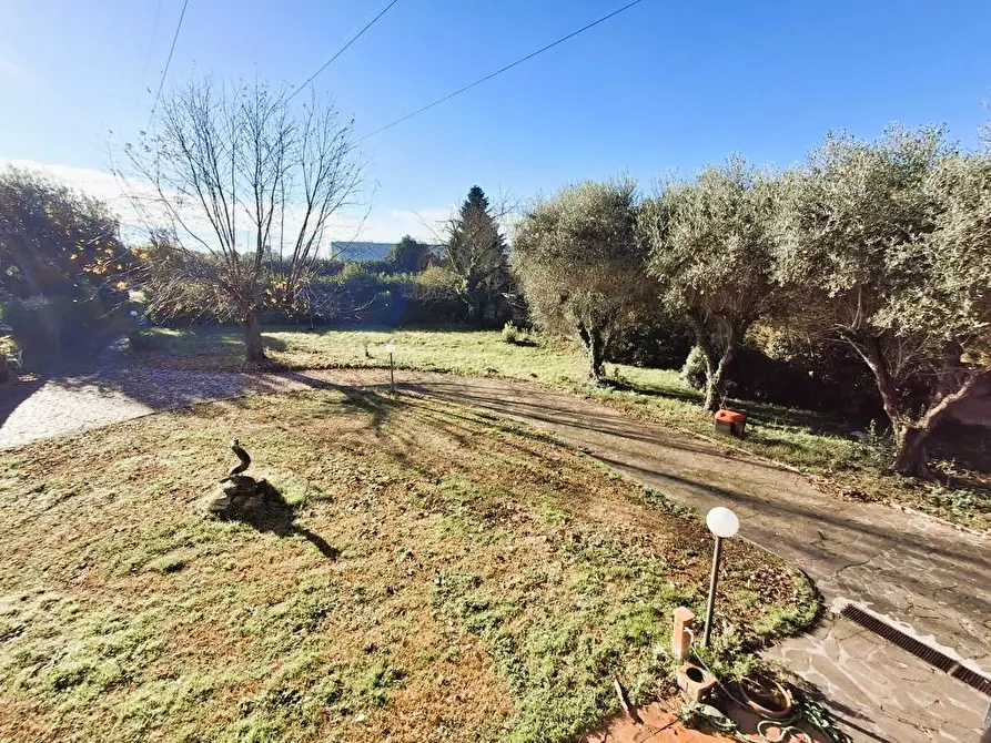 Immagine 27 di Villa in vendita  a Capannori